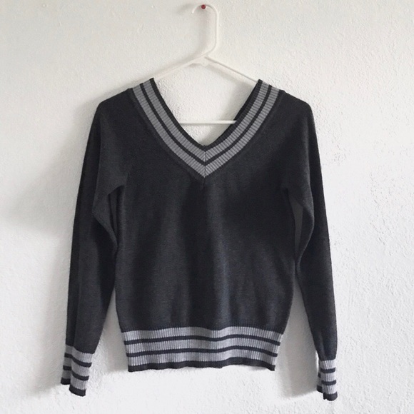 Vintage Sweaters - Fitted v-neck fitted sweater